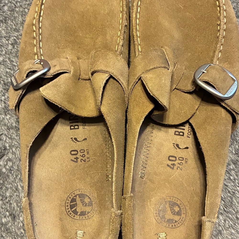 Birkenstock Women’s Suede Buckle Mules in Tan brand new without box.  Size 40
